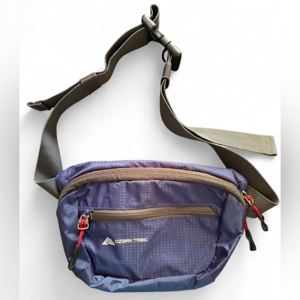 OZARK TRAIL hip/fanny pack. Like new condition. Navy blue, light gray inside.